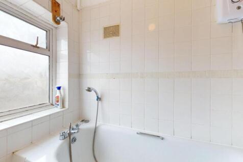 Bright and clean bathroom suite featuring a cla...