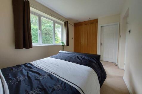 A cozy double bedroom featuring a comfortable d...