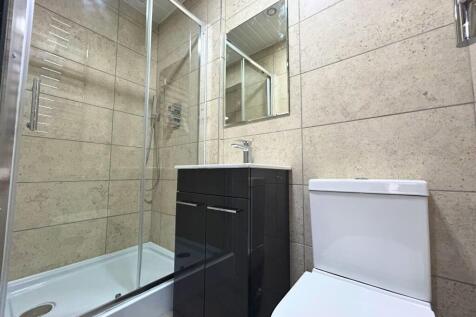 A modern and neatly maintained bathroom featuri...
