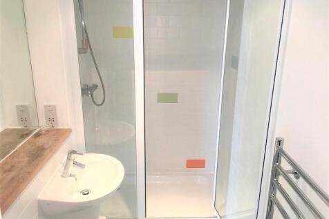 A modern bathroom suite featuring a clean showe...