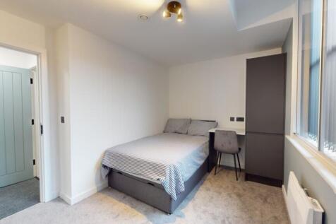 A spacious and bright double bedroom, perfect f...