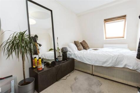 A cozy double bedroom featuring a comfortable d...