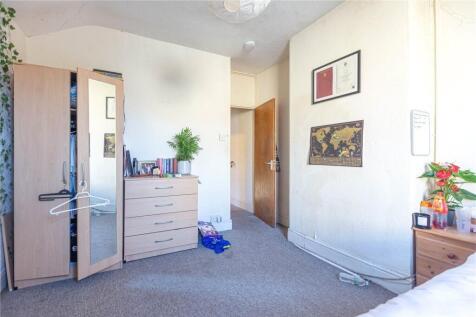 A bright and tidy double bedroom featuring a wa...