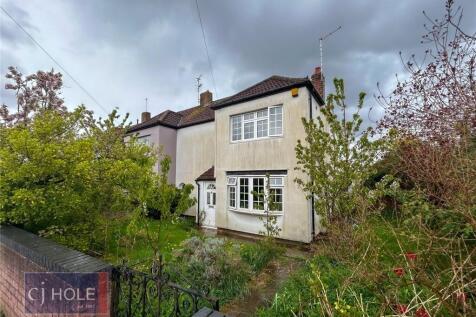 Charming semi-detached house with a well-mainta...