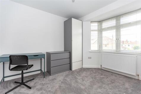 Bright and clean single bedroom featuring a lar...