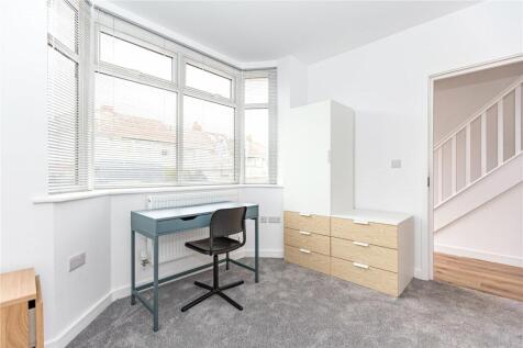 Bright and tidy single bedroom featuring a larg...