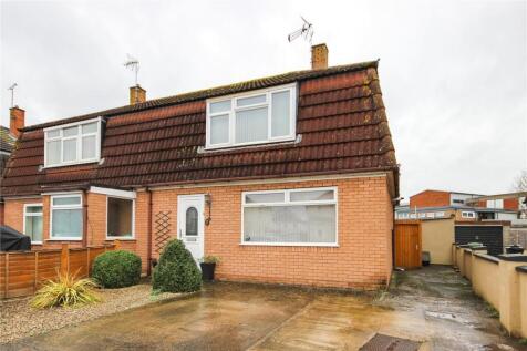Well-maintained semi-detached house with a neat...