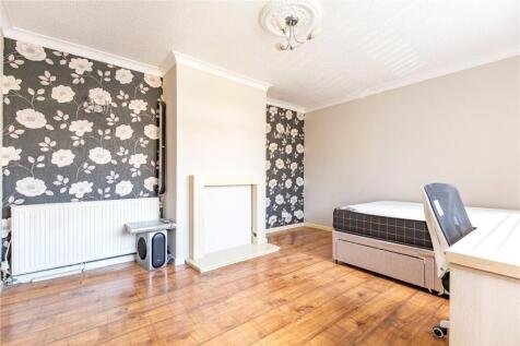 Bright and tidy single bedroom featuring a styl...