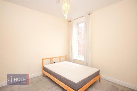 A bright and clean double bedroom featuring a s...