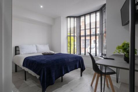 Bright and spacious double bedroom featuring la...