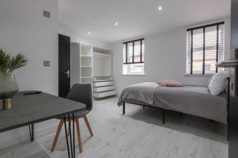 Bright and spacious double bedroom featuring mo...