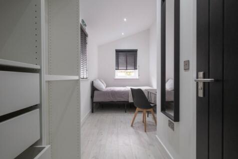 A cozy double bedroom featuring minimalistic de...