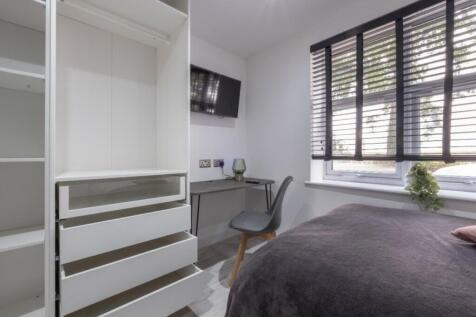 A well-appointed double bedroom featuring a com...