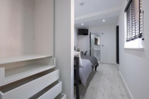 This stylish double bedroom features a modern d...