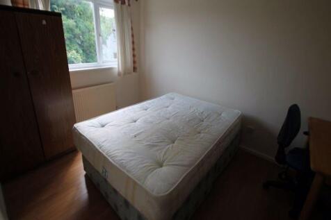 A neat and bright double bedroom featuring a la...