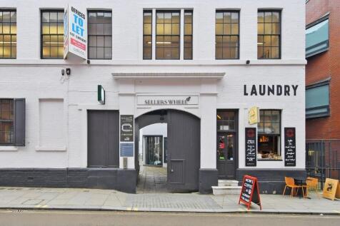 Charming front view of a well-maintained buildi...
