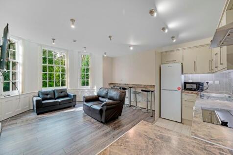 Bright and spacious contemporary living room wi...