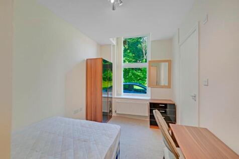 A bright and tidy single bedroom featuring a la...