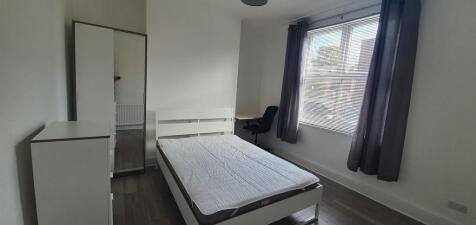 Bright and tidy double bedroom featuring a doub...
