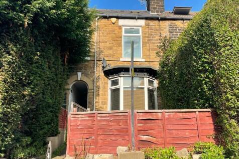 Charming front view of a traditional terraced h...