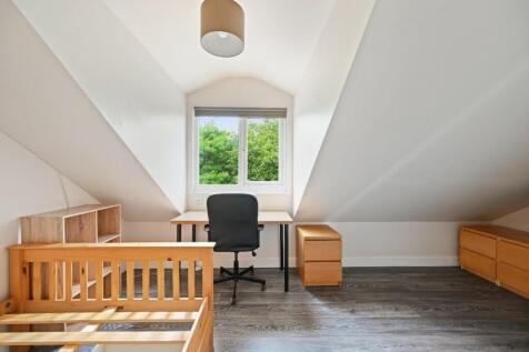 Bright and tidy single bedroom with a cozy wood...