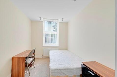 A neat and bright single bedroom featuring a la...