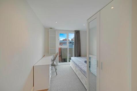Bright and tidy double bedroom featuring a comf...