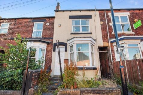 Charming front view of a traditional terraced h...