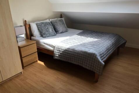 A cozy double bedroom featuring a comfortable d...