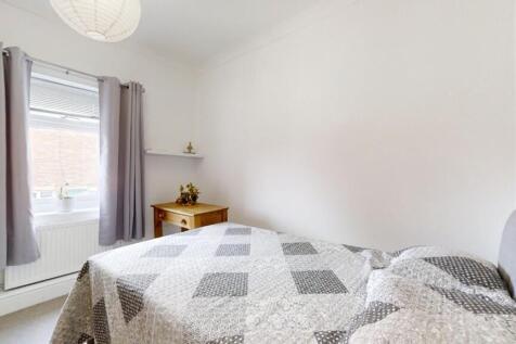A bright and tidy double bedroom featuring a co...