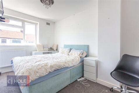 A bright and tidy double bedroom featuring a co...
