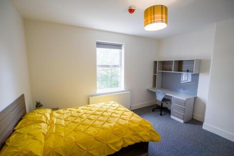 Bright and tidy double bedroom featuring a comf...