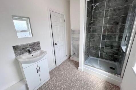Bright and modern bathroom suite featuring a sp...