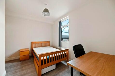 A bright and tidy single bedroom featuring a wo...