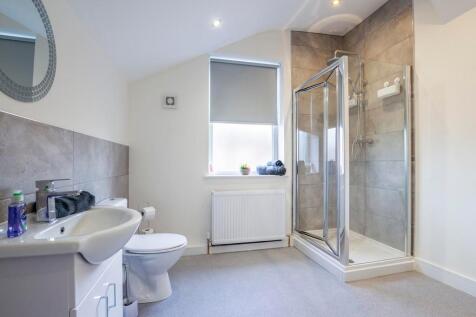 A modern and spacious bathroom suite featuring ...