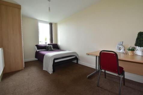 A neat and comfortable single bedroom featuring...