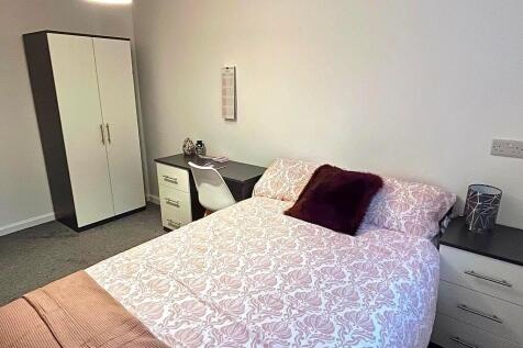 A cozy double bedroom featuring a neatly made b...