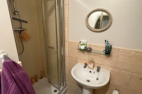 A neat and functional bathroom featuring a corn...