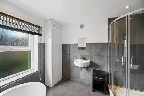 A modern bathroom suite featuring a spacious co...