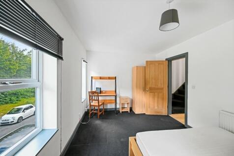 Bright and tidy double bedroom featuring a larg...