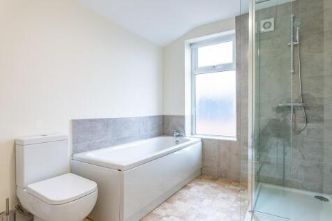 Bright and modern bathroom suite featuring a la...