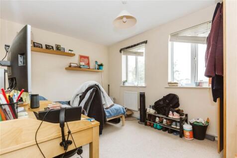 Bright and cozy single bedroom with two windows...