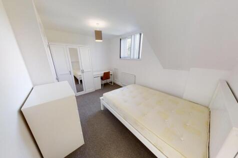 Bright and tidy single bedroom with a large win...