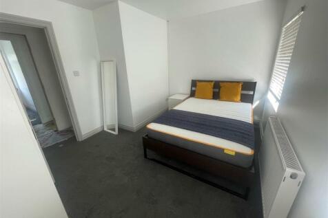 This inviting double bedroom features ample spa...