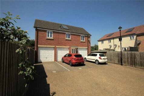 A modern, well-maintained semi-detached house w...