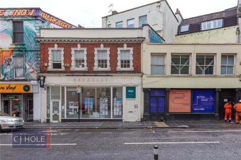 Street view of a traditional terraced property ...