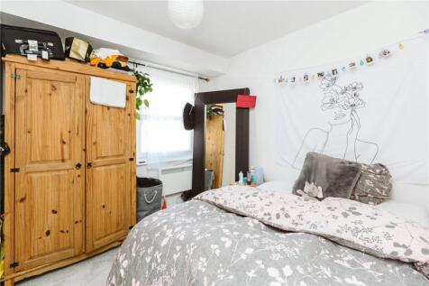 A cozy double bedroom featuring a comfortable d...