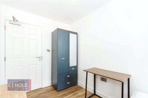 A bright and tidy single bedroom featuring a cl...