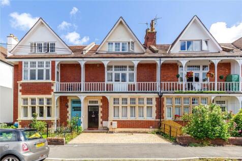 A charming terraced house frontage featuring cl...