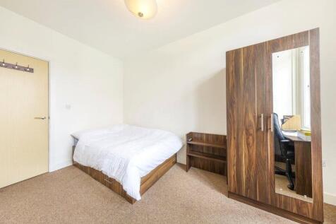 Bright and tidy double bedroom featuring a comf...